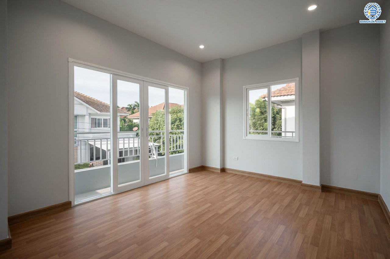 บ้านมือสองตกแต่งใหม่ โครงการ เพอร์เฟคเพลส ราชพฤกษ์ บ้านเดี่ยว จากแบรนด์ Property Perfect เนื้อที่ 56.2 ตร.ว. ฟังก์ชัน 3 ห้องนอน 3 ห้องน้ำ  1 ห้องอเนกประสงค์ จอดรถได้ 2 คัน กับทำเลโซนเมือง ที่เชื่อมต่อหลากหลายเส้นทาง หน้าโครงการติดถ.ราชพฤกษ์ ใกล้รถไฟฟ้าสถานี "บางรักน้อยท่าอิฐ"